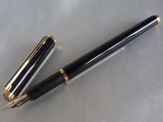 Dunhill Gemline Fountain Pen 14k M Nib Black Line Clip