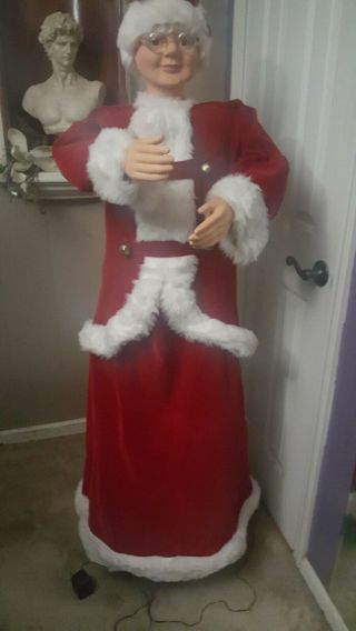 Animated Life Size 5 Ft Mrs Santa Claus Dancing And Singing Gemmy