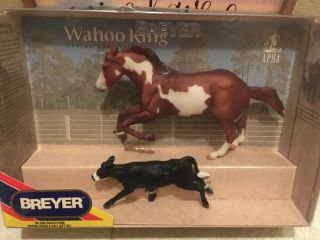 BREYER NO.  3354 WAHOO KING ROPING HORSE & CALF GIFT SET 2