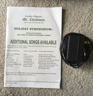 Mr.  Christmas Holiday Symphonium Wood Music Box 16 Songs 3