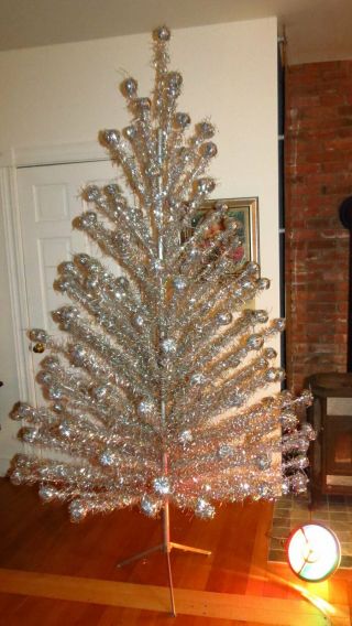 Vtg 7.  5 Foot Aluminum Christmas Tree Pom Pom 133 Branches Ob Color Wheel Euc