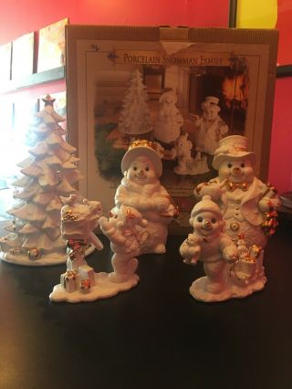 Grandeur Noel 2000 Porcelain Snowman Family 5 Piece Set White With Gold Accent