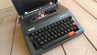 Royal Scrittore Typewriter Vintage Black With Hard Case