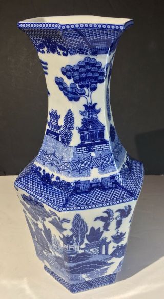 Antique Chinese Blue Willow Six Side Hu Form Blue White Porcelain Vase