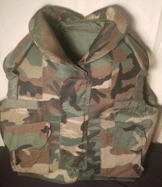 Vintage U.  S.  Army Body Armor Frag Flak Jacket Large Camo Heavy Vest,  Booklet