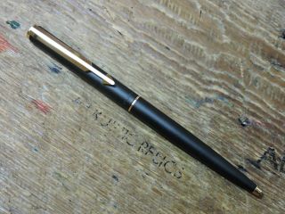 Vintage 1985 Matte Black Apple Gold Trim Gt Parker Arrow Ballpoint Pen England
