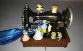 Enesco " Sew Petite " Multi - Action Musical Old - Fashioned Sewing Machine 1990