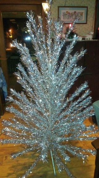 Evergleam Christmas Tree 6 Ft Stainless Aluminum 94 Branches W Tripod Stand