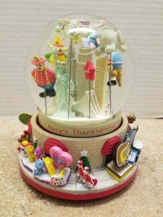 2009 Macy ' s Thanksgiving Day Parade Musical Revolving Water Globe Box 3