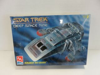 Star Trek: Deep Space Nine Runabout Rio Grande 1:72 Model Kit - Amt/ertl
