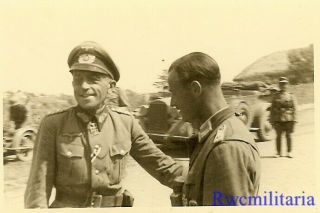 Rare Wehrmacht General W/ Knights Cross Award Visiting Troops In Field