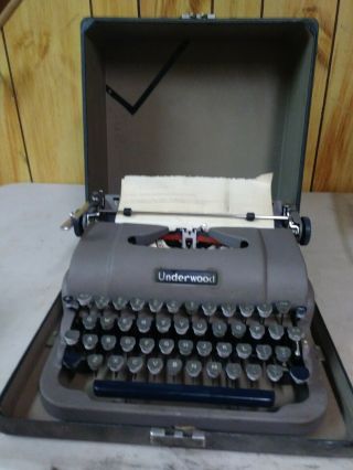 Vintage Underwood Portable Typewriter With Case Great Shape