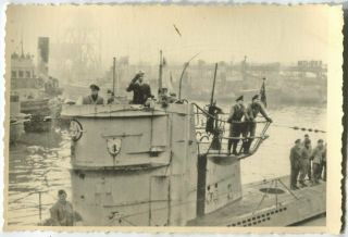 German Wwii Archive Photo: Kriegsmarine U - Boat In Harbour,  Crew On Upper Deck