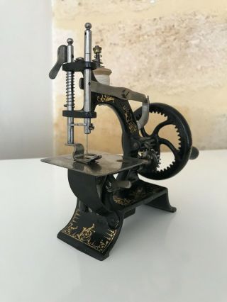 Magnificent Antique German Toy Sewing Machine Muller N0 10 1907s