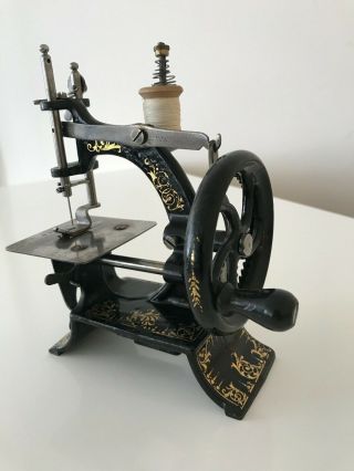 MAGNIFICENT ANTIQUE GERMAN TOY SEWING MACHINE MULLER N0 10 1907s 2