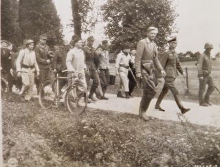 Wwii Press Photo German Prisoners W Us Soldier & Belgian Escort 9 - 1944