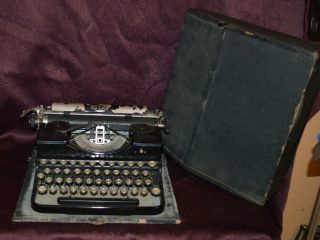Vintage Royal Portable Typewriter With Case_for Repair