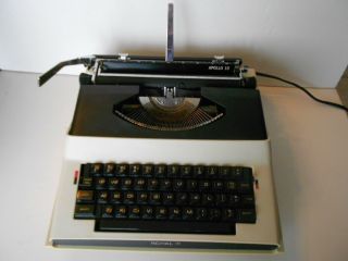 Vintage Royal Apollo 10 Portable Electric Typewriter & Case Model SP - 800 Japan 2