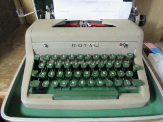 Royal Quiet De Luxe Vintage Typewriter W/ Case Color