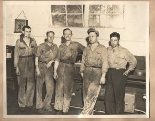Vintage 1950s Photo 5 Gas Station Mechanics In Greasy Uniforms 10 " X 8 " B&w