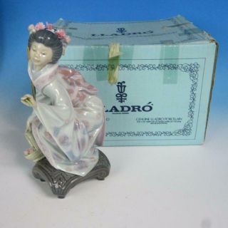 Lladro 1448 Yuki Japanese Geisha Girl With Flowers Figurine Box