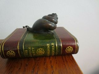 AWESOME VINTAGE MAITLAND SMITH BRONZE SNAIL ON LEATHER BOOK PAPERWEIGHT 3
