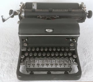 Vintage Royal Kmm Magic Margin Typewriter With Cover