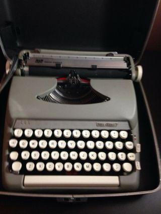Vintage Smith Corona Sterling Typewriter W Hard Case