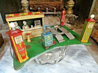 Vintage Marx Roadside Rest Service Station Laurel & Hardy Proprietor Tin Litho