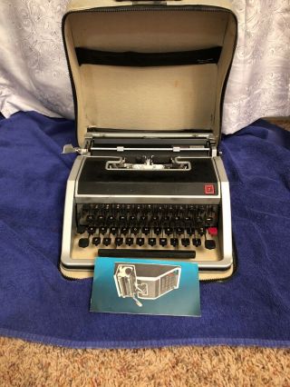 Olivetti Underwood Lettera 33 Portable Typewriter W/ Case & Paper Made In Italy