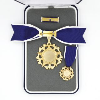 US Badge Order Presidential Medal of Freedom,  Woman Female Version,  full Set Rare 2