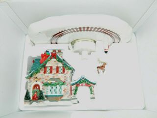 Department 56 Santa’s Wonderland House w/ Train Snow Village 55359 Dept 2
