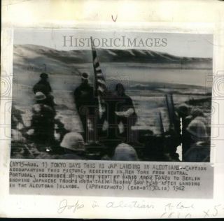 1942 Press Photo Japanese Troops Raise Their Flag In Aleutian Islands,  Alaska