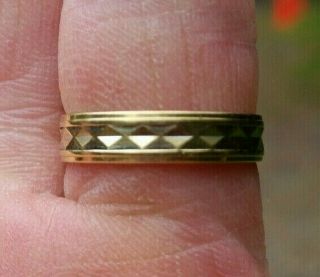 Vintage 18 Carat Solid Gold Band Ring - Diamond Cut Pattern - " Siffari " - 2.  9gms -