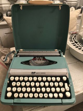 Vintage Smith Corona Corsair Deluxe Portable Typewriter Aqua Blue Teal With Case