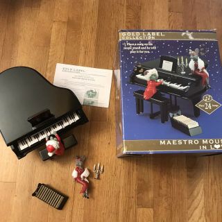 2010 Mr.  Christmas Maestro Mouse In Love Piano Plays 24 Christmas Songs 41004