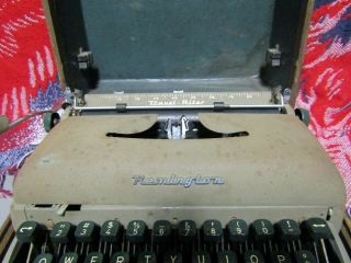 Remington Travel - Riter Portable Typewriter Vintage w/ Case 2
