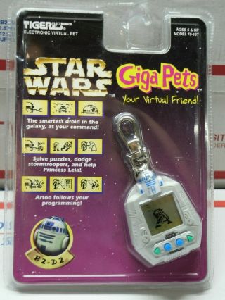 Vintage 1997 Star Wars R2 - D2 Giga Pet Tiger Electronics Keychain.