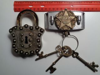 Vintage Hubley Padlock Capgun,  " Sheriff " Belt Buckle,  And 3 Keys,  1958.
