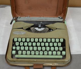 Vintage Portable Hermes Rocket Typewriter &carrying Case - U.  S.