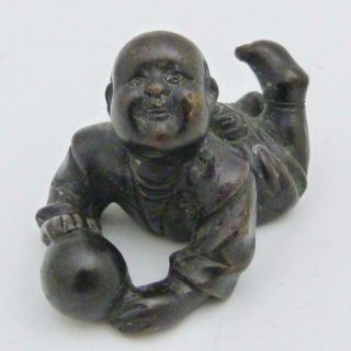 ANTIQUE CHINESE BRONZE FIGURE OF A BOY,  18TH CENTURY 2