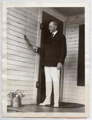 Pres Calvin Coolidge Checks Thermometer Plymouth,  Vt 1925 Orig Press Photo