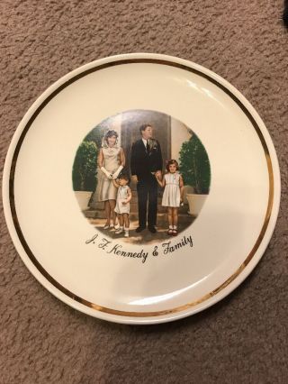 President John F Kennedy And Family 1961 - 63 Collectibles 9 " Plate With Gold Trim