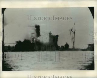 1943 Press Photo Periscope Picture,  A Japanese Ship Burns In The Pacific