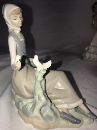 Vintage Lladro Figurine 4660 " Shepherdess With Dove " 1970 - 1994 Retired