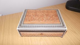 Rb13: Vizagapatam Box - Carved Wood Decoration