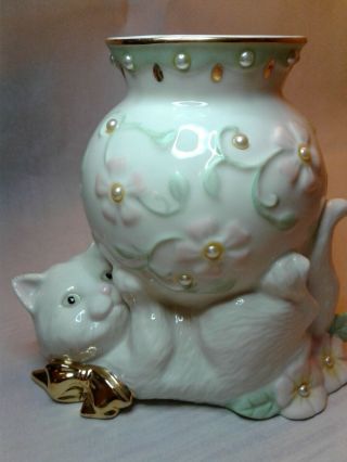 Lenox Petals And Pearls Cat/kitten Bud Vase Figurine Gold And Pearl Accents 5”