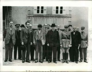 1940 Press Photo Marshal Petain With Cabinet In Vichy,  France During Wwii