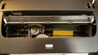 Vintage 1960’s IBM Selectric Typewriter Compact Model 72 Black w/ 8 Typeballs 2