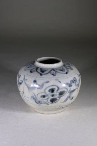 Antique Chinese Porcelain Jarlet Ming Dynasty